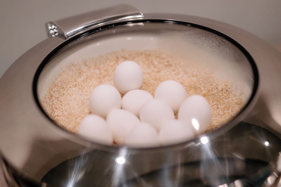 Daily buffet breakfast (CHF 25 per person)