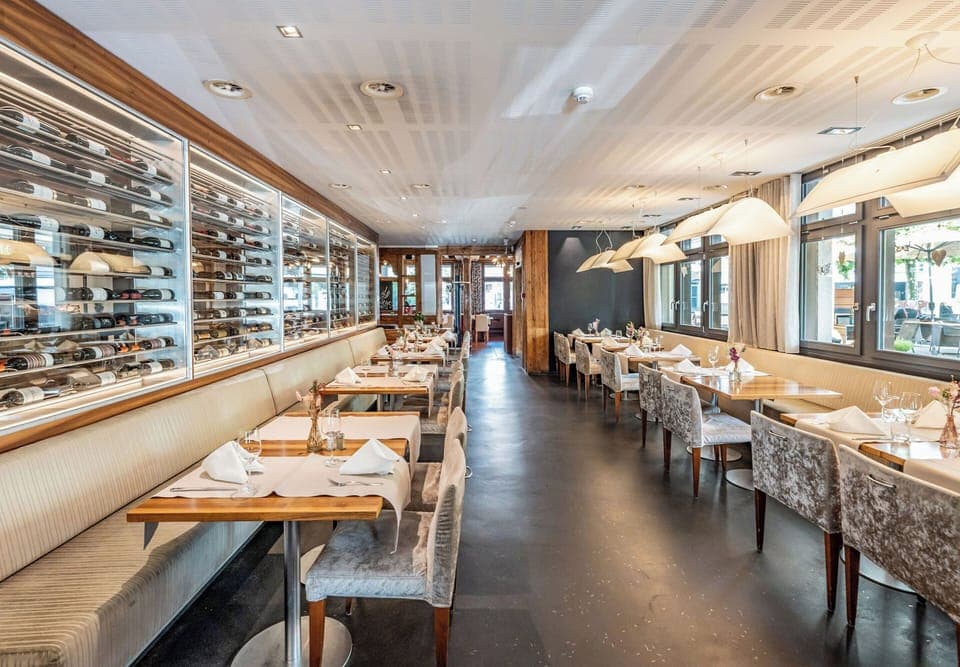 Breakfast, lunch, dinner served; Regional cuisine 