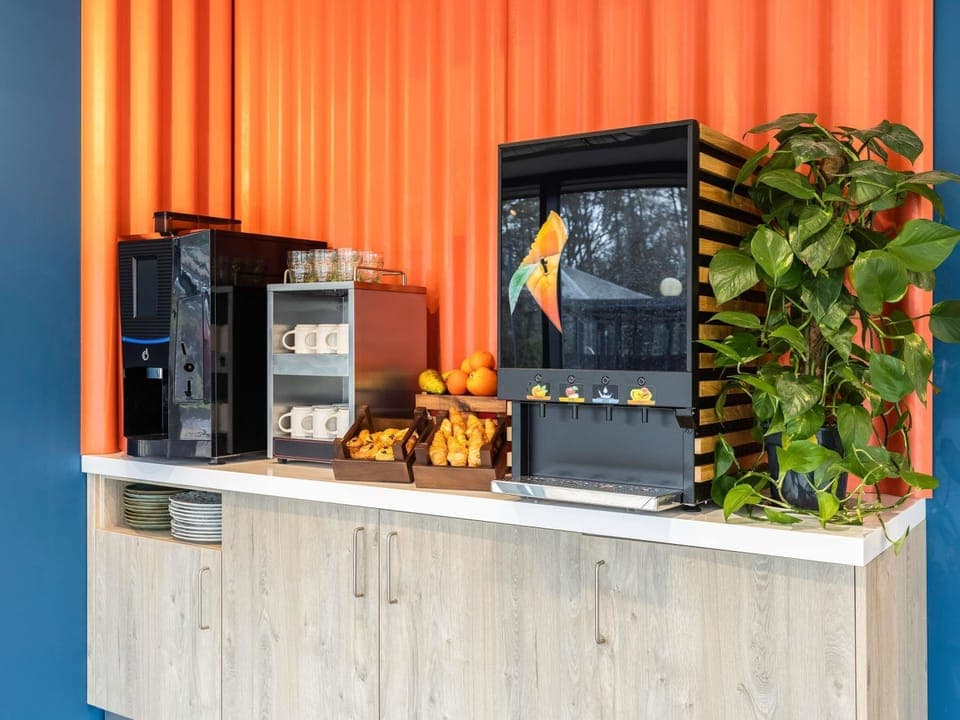 Daily continental breakfast (EUR 9.50 per person)