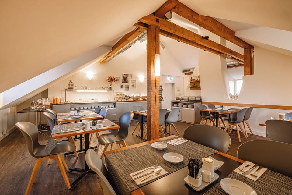 Daily buffet breakfast (CHF 19 per person)