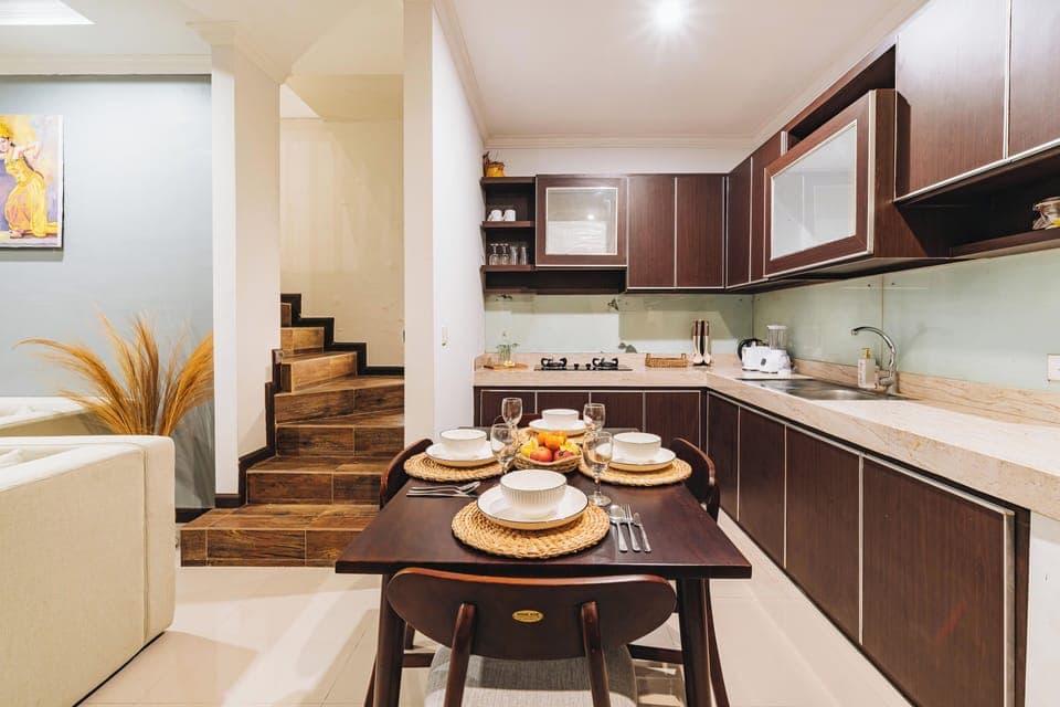 Deluxe Villa, Garden View | Private kitchen | Fridge, microwave, toaster, cookware/dishes/utensils