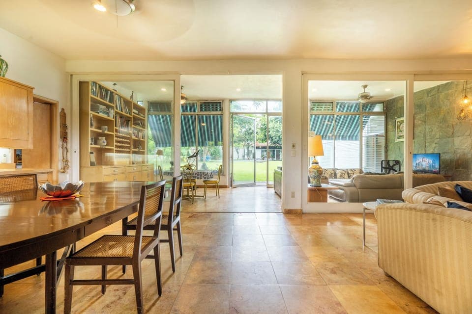 Family House, Pool View | Dining room