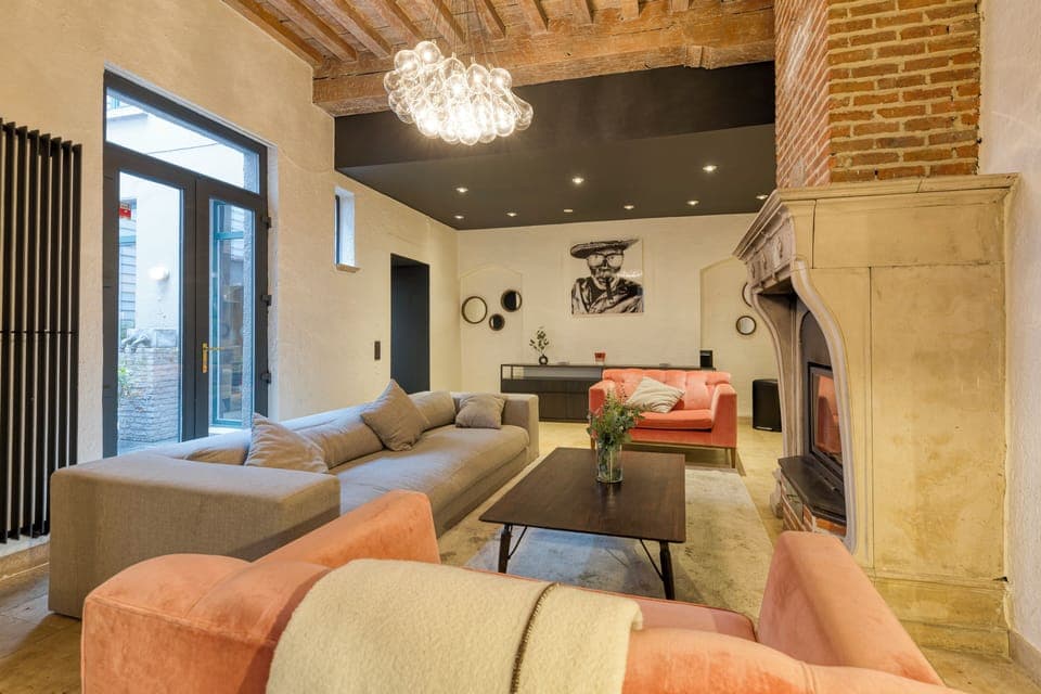 Luxury House | Living area | Flat-screen TV