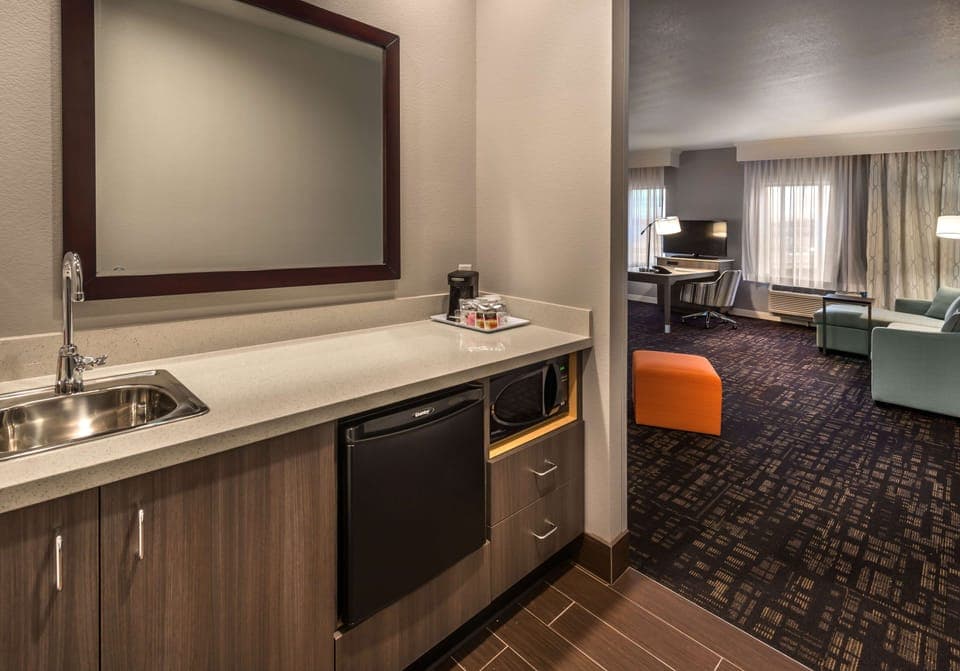 King, Studio, Kitchenette | Living area | 42-inch flat-screen TV with cable channels, TV