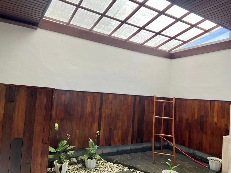 Deluxe Studio, Mountain View | Bathroom | Shower, rainfall showerhead, free toiletries, hair dryer