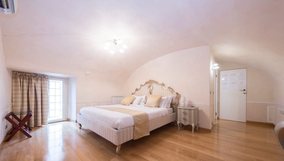 Superior Suite | Egyptian cotton sheets, premium bedding, memory foam beds, minibar