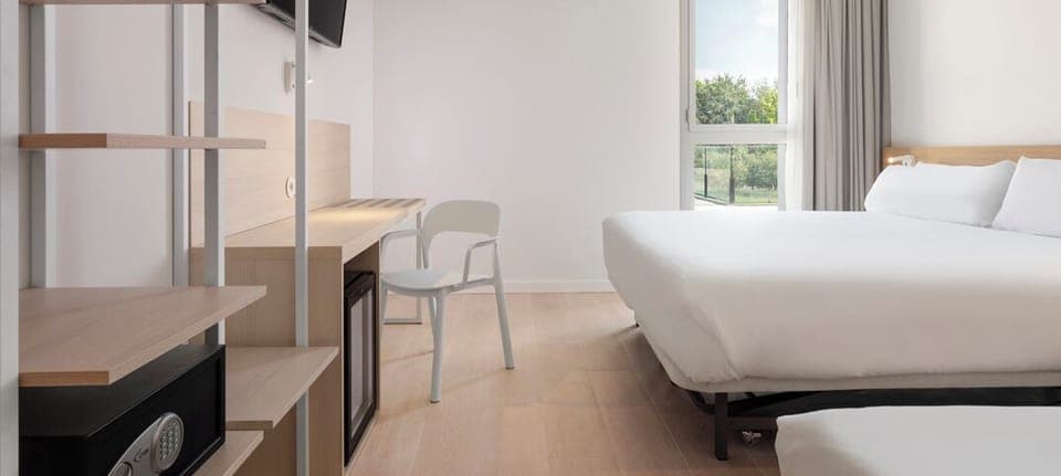 Family Double Room | Desk, laptop workspace, free WiFi