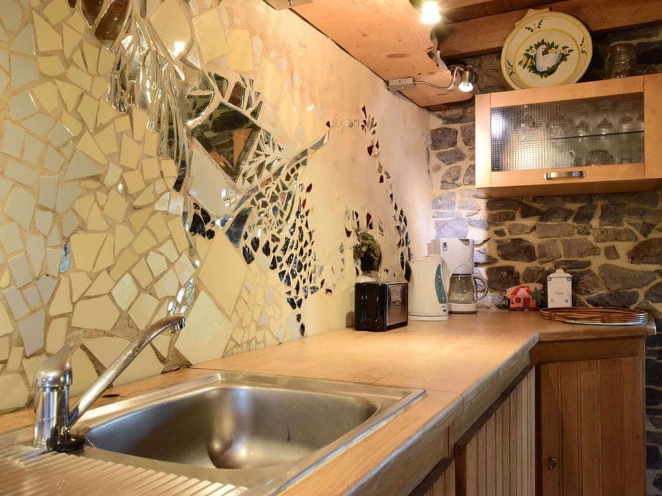 Classic House, 1 Bedroom | Private kitchen | Fridge, microwave, oven, coffee/tea maker