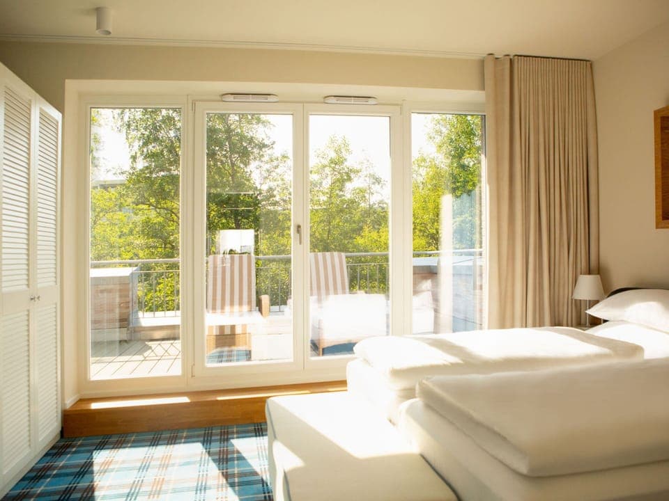 4 bedrooms, individually furnished, bed sheets