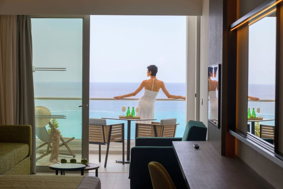 Family Suite (Elite) | Premium bedding, minibar, in-room safe, desk