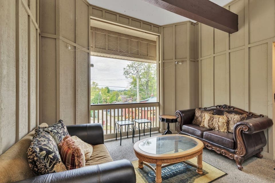 Suite, 1 Bedroom | Living area | Smart TV, streaming services