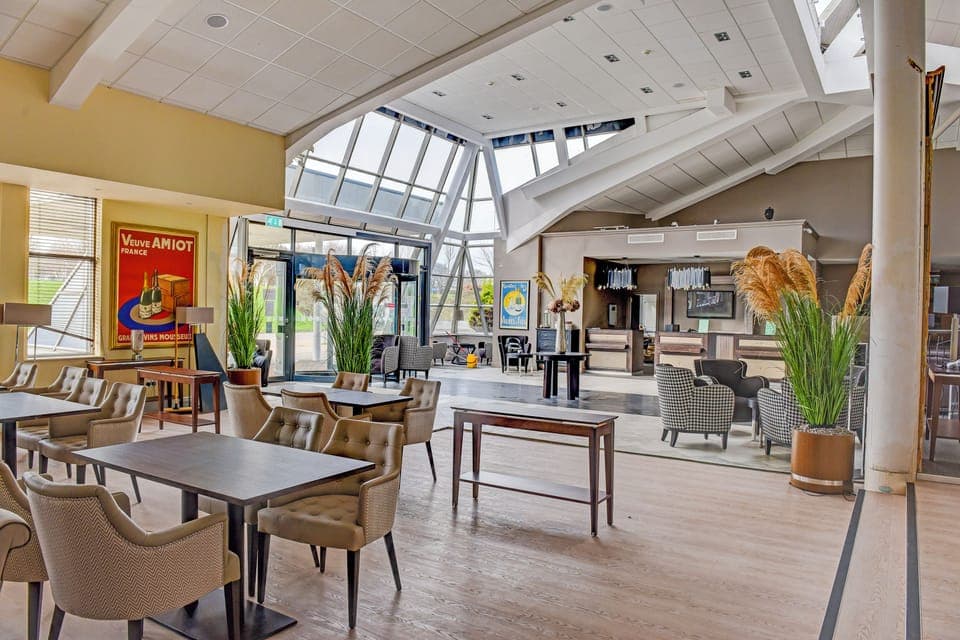 Daily full breakfast (GBP 9.99 per person)