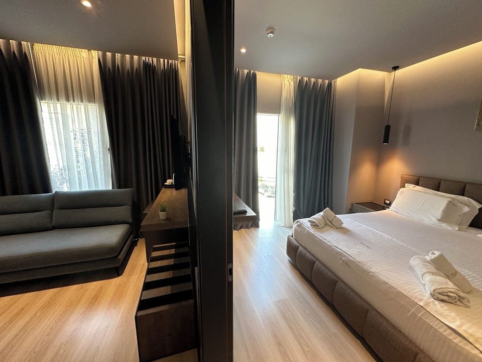 Junior Suite | Egyptian cotton sheets, premium bedding, minibar, free WiFi