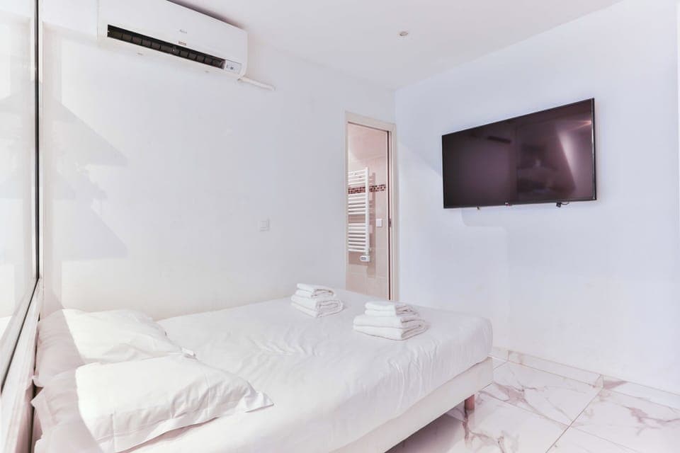 Apartment | 1 bedroom, laptop workspace, iron/ironing board, bed sheets