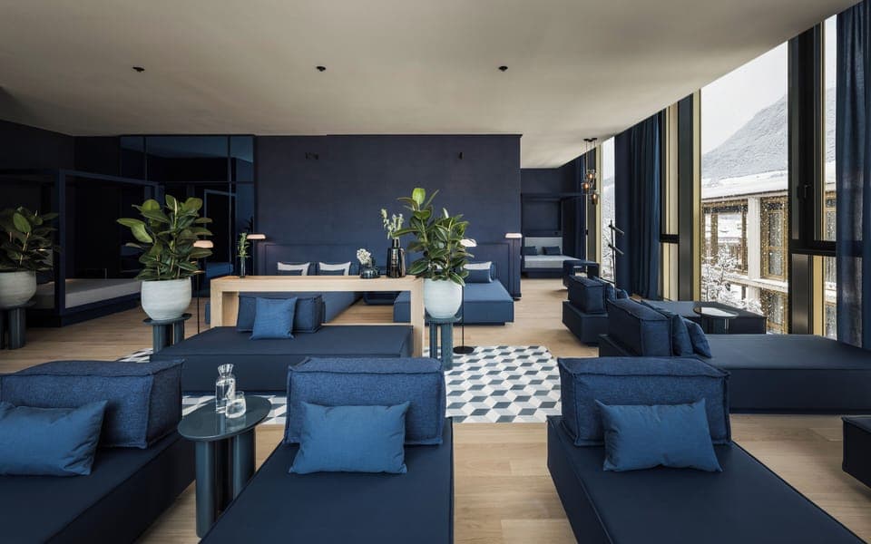 Sauna, steam room, body treatments, facials, 2 treatment rooms