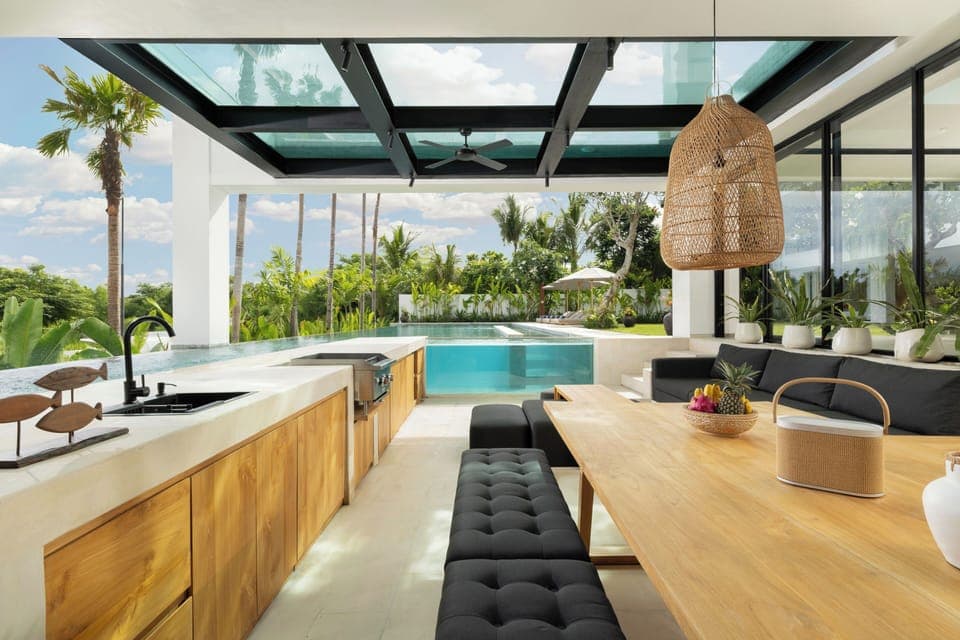 Family Villa, 6 Bedrooms, Pool View | Living area