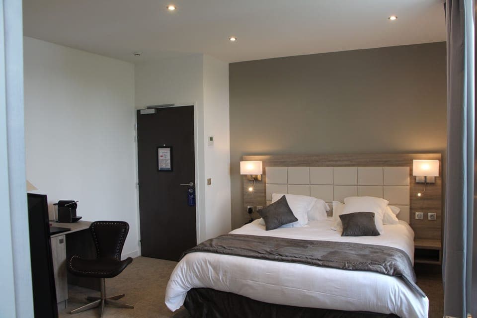 Classic Double Room, River View (7) | Premium bedding, minibar, in-room safe, desk