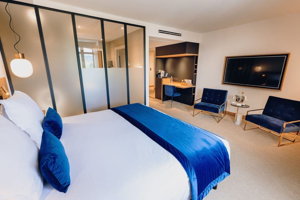 Junior Suite Albert | Premium bedding, minibar, in-room safe, individually decorated