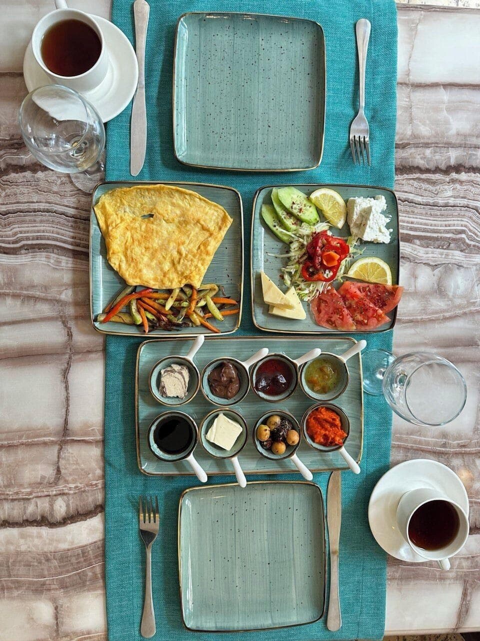 Daily cooked-to-order breakfast (EUR 6 per person)