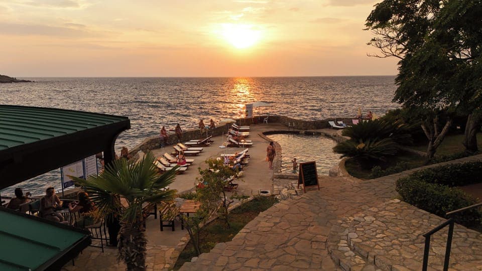 Seasonal outdoor pool, pool umbrellas, sun loungers