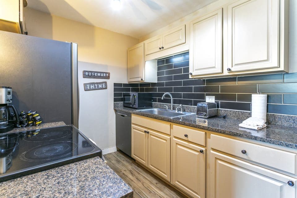 Condo, 2 Bedrooms | Private kitchen | Fridge, oven, coffee/tea maker, toaster