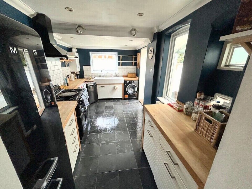 Basic Single Room, Patio | Property grounds