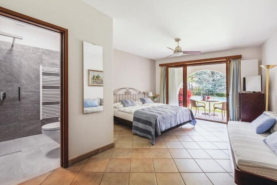 Deluxe Double or Twin Room, Garden View | In-room safe, desk, laptop workspace, blackout drapes