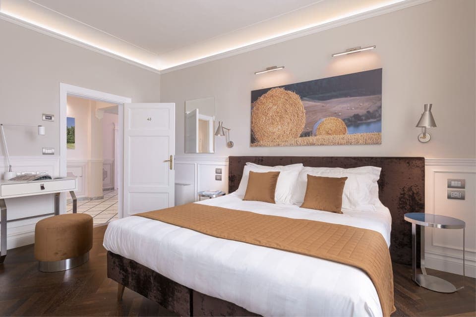 Design Double Room | Minibar, in-room safe, desk, blackout drapes