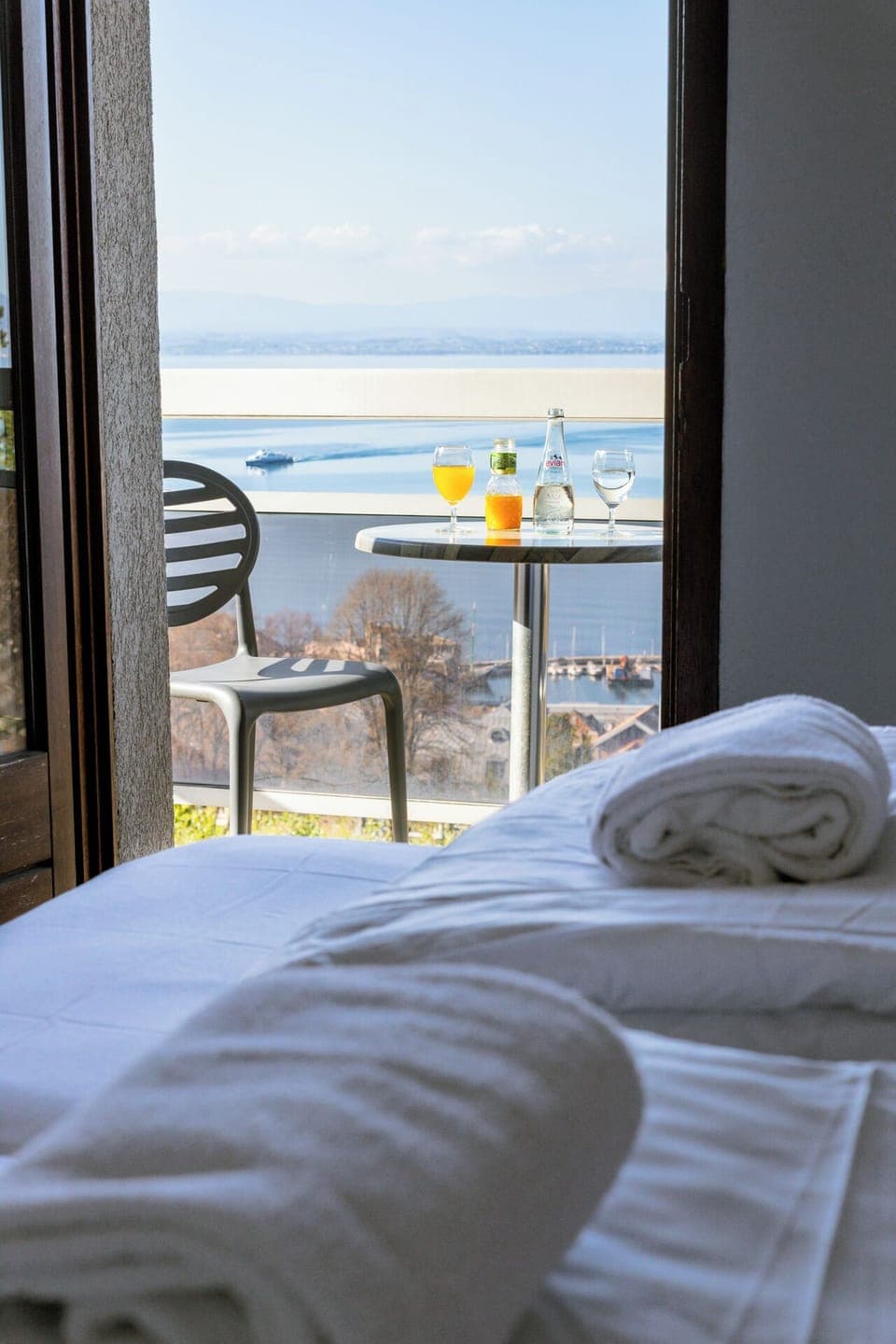 Free cribs/infant beds, bed sheets