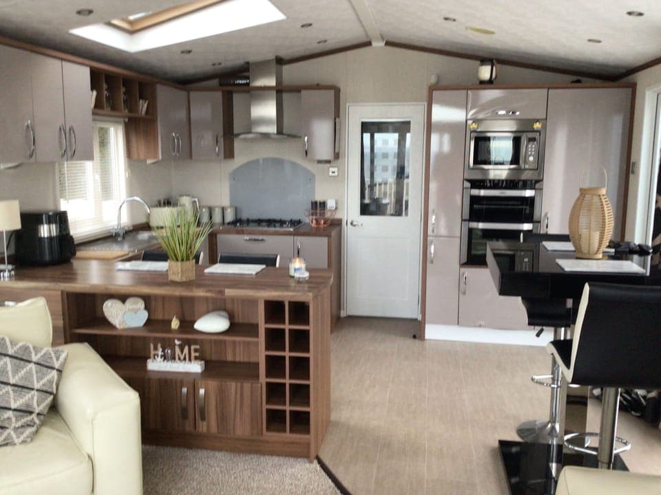 Chalet | Private kitchen | Fridge, microwave, oven, stovetop