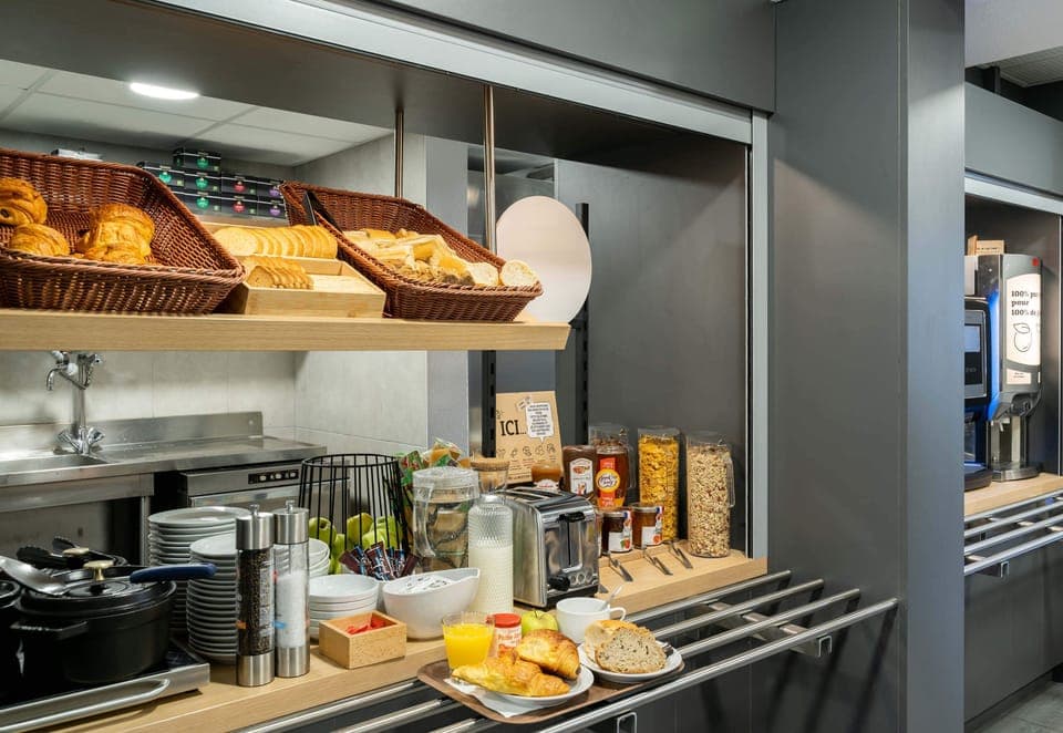 Daily buffet breakfast for a fee