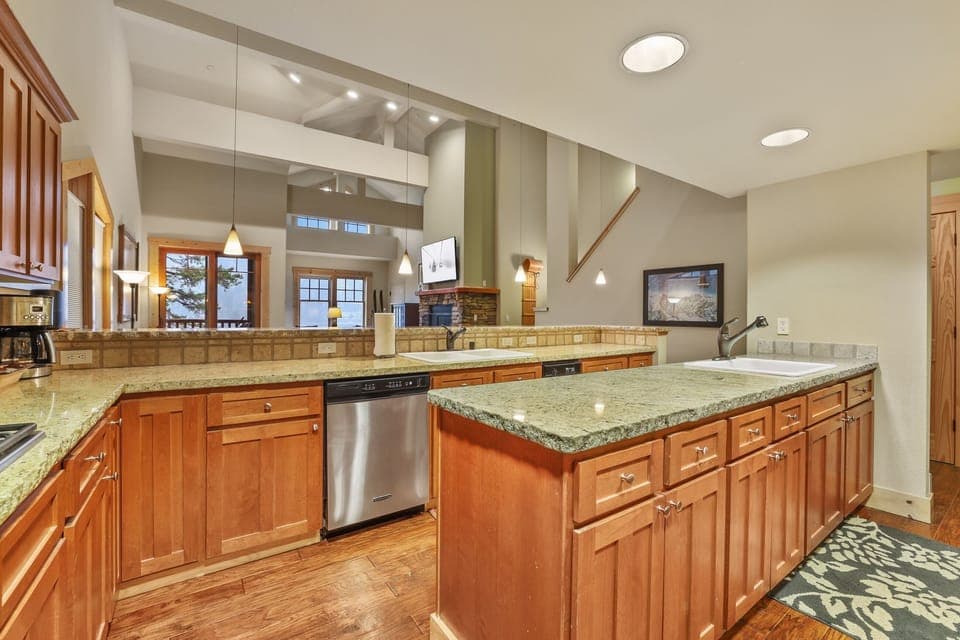 Condo, 3 Bedrooms | Private kitchen | Fridge