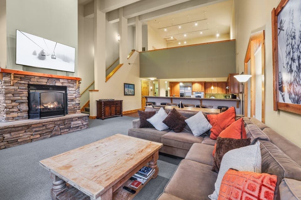 Condo, 3 Bedrooms | Living area