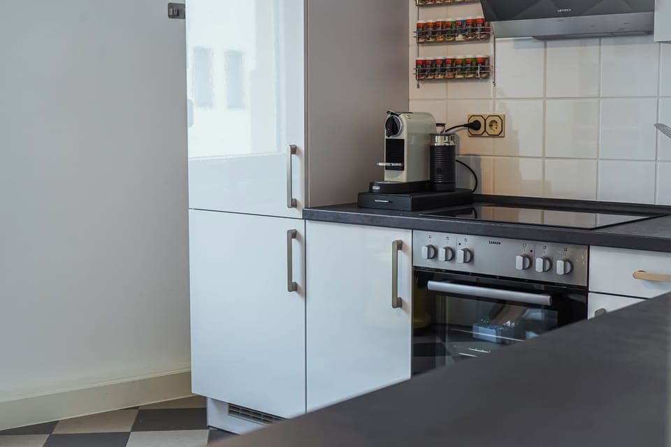 Luxury Condo, 3 Bedrooms | Private kitchen | Full-size fridge, microwave, oven, stovetop