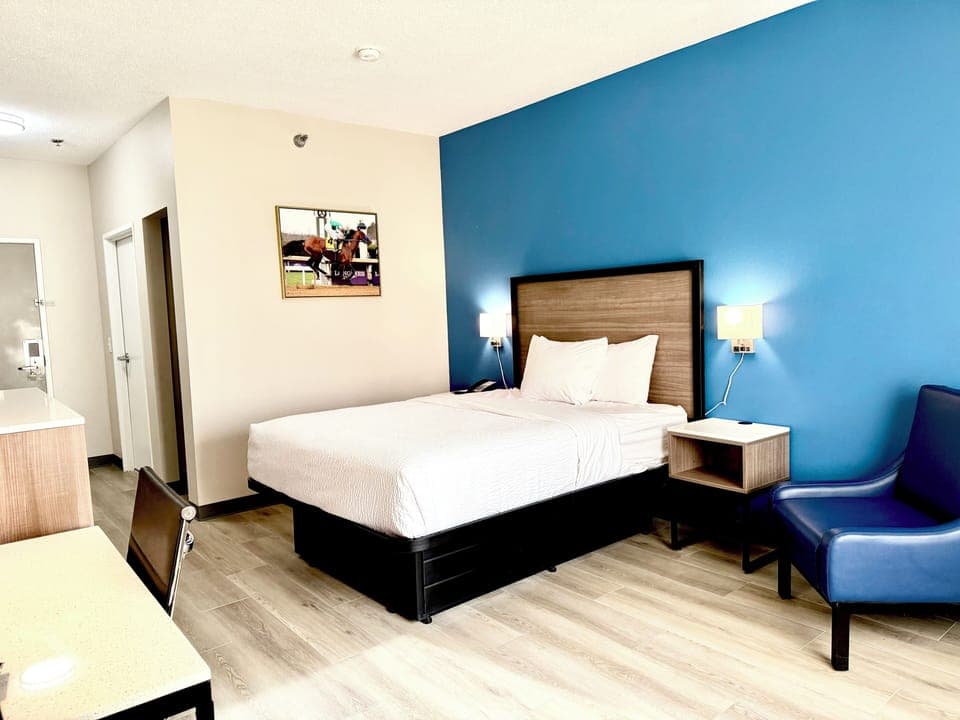 Suite, 1 Queen Bed, Non Smoking | In-room safe, desk, blackout drapes, iron/ironing board