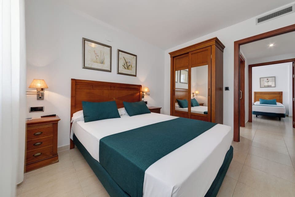 In-room safe, desk, iron/ironing board, free WiFi
