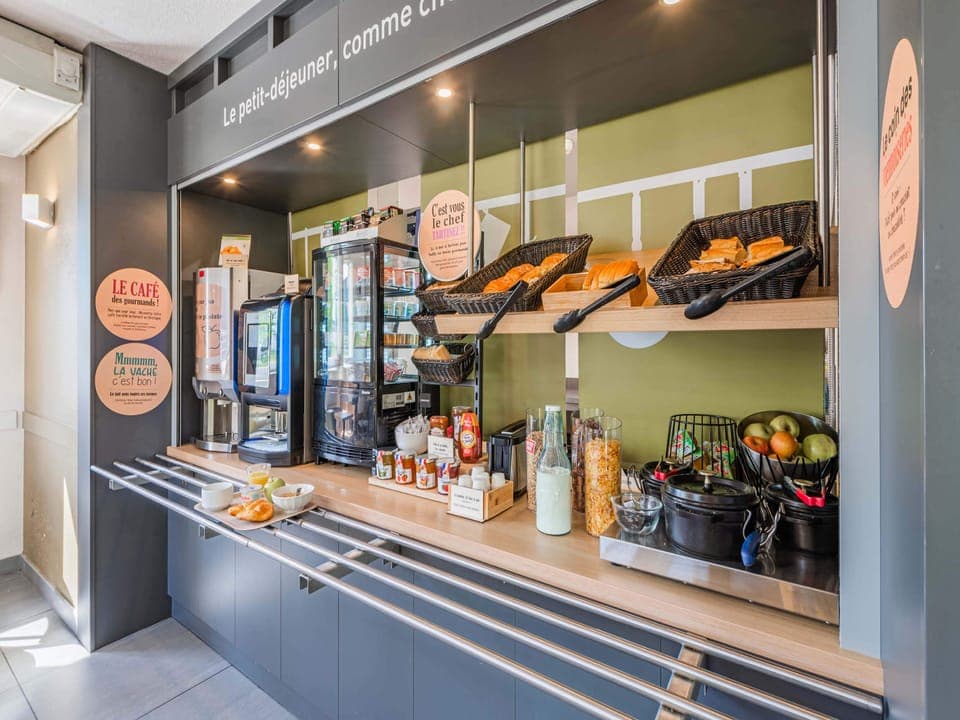 Daily buffet breakfast for a fee