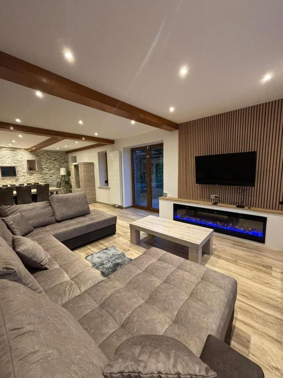 Villa, 5 Bedrooms, Smoking, Balcony | Living room