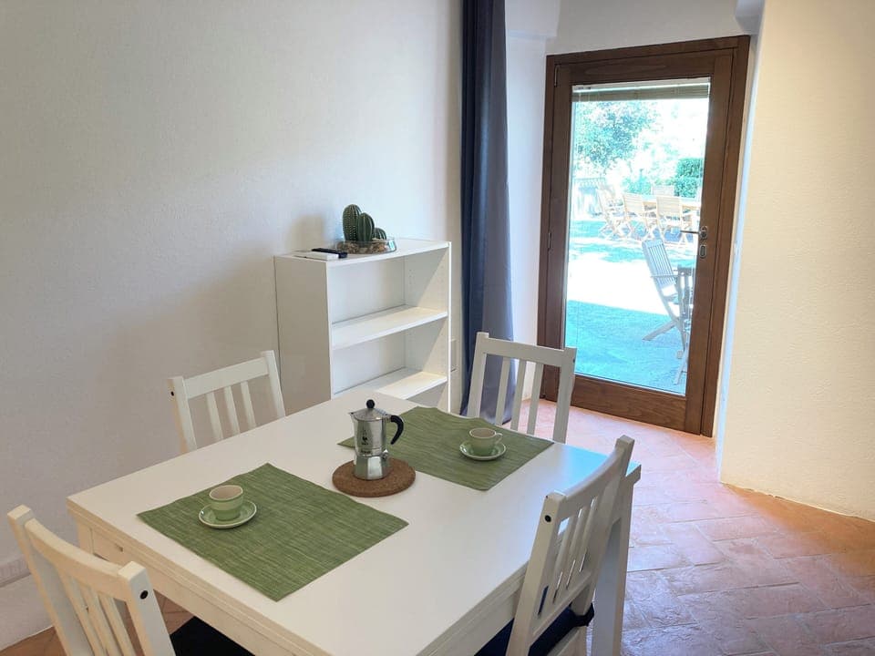 Deluxe Apartment, Garden View | Private kitchen | Fridge, stovetop, cookware/dishes/utensils