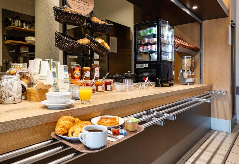 Daily buffet breakfast for a fee