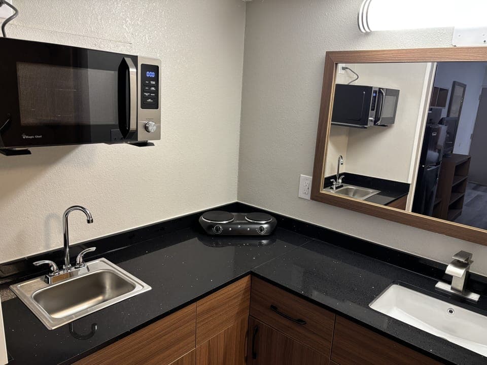 Full-size fridge, microwave, stovetop, coffee/tea maker