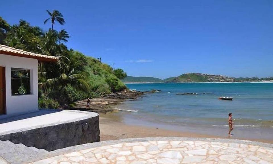 On the beach, white sand, 4 beach bars