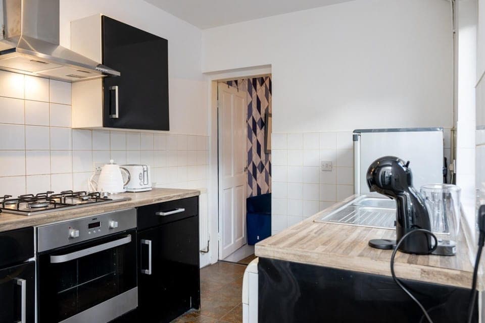 House | Private kitchen | Fridge, microwave, oven, stovetop