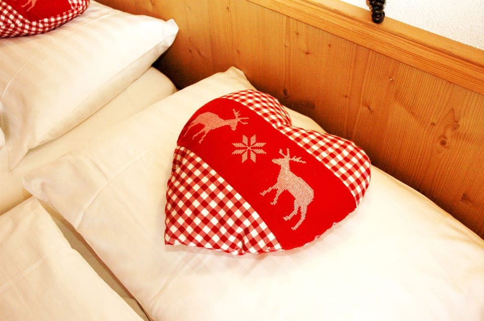 Standard Twin Room, Terrace, Mountain View | Hypo-allergenic bedding, minibar, in-room safe, desk