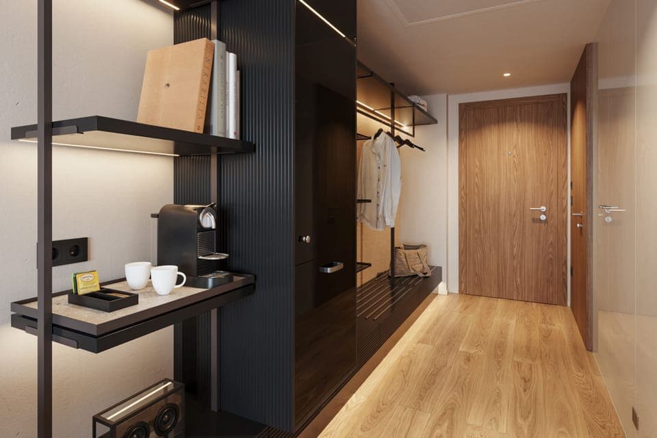 2 bedrooms, minibar, in-room safe, desk