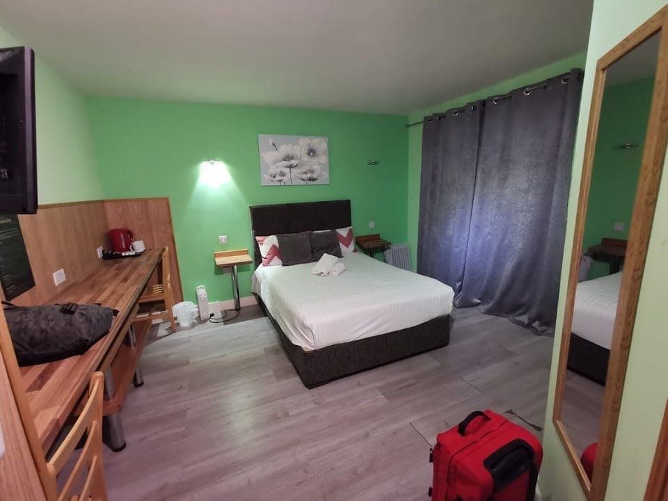 Classic Double Room | Laptop workspace, free WiFi