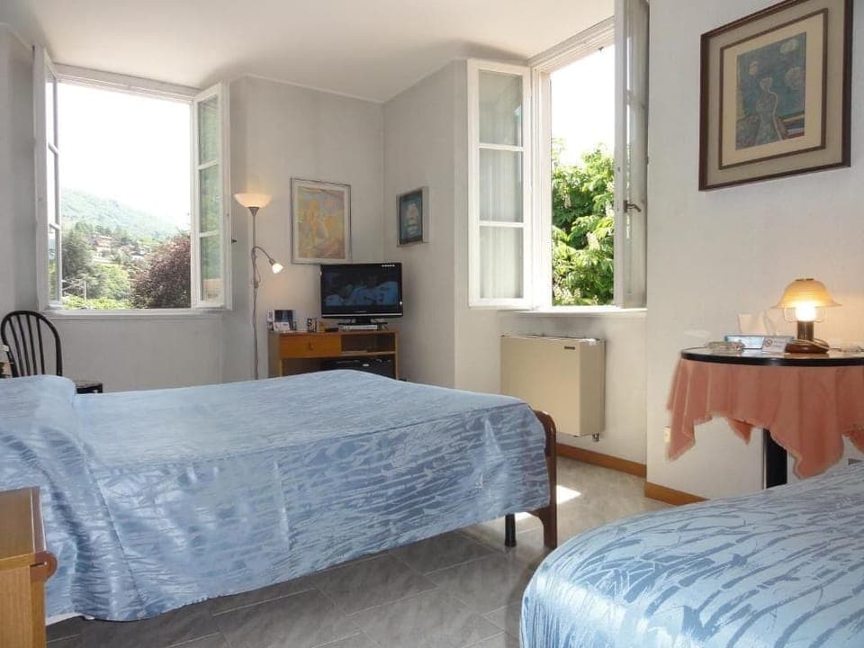 Basic Triple Room, Mountain View | In-room safe, iron/ironing board, free WiFi