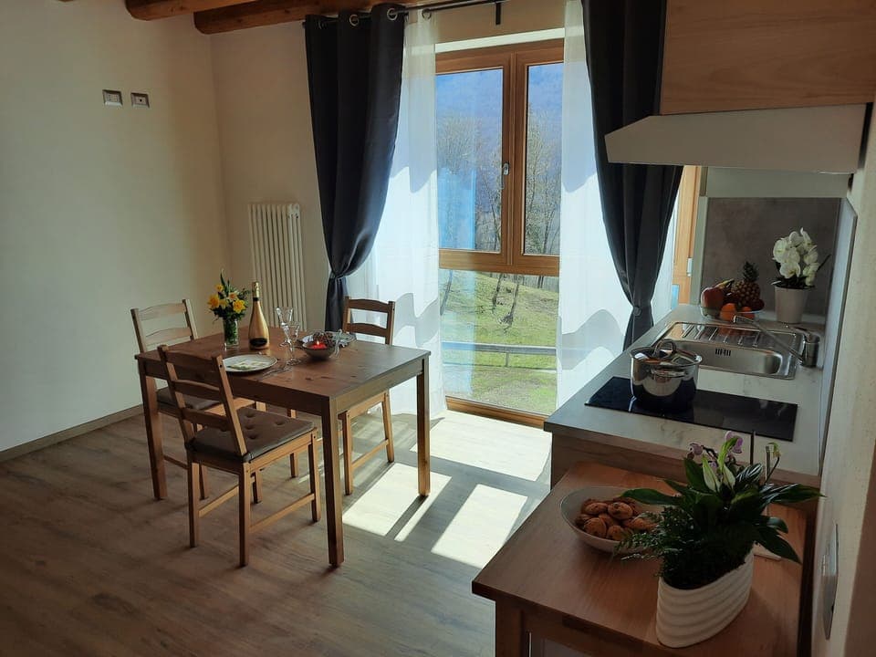 Comfort Apartment, Lake View | Cribs/infant beds, free WiFi, bed sheets