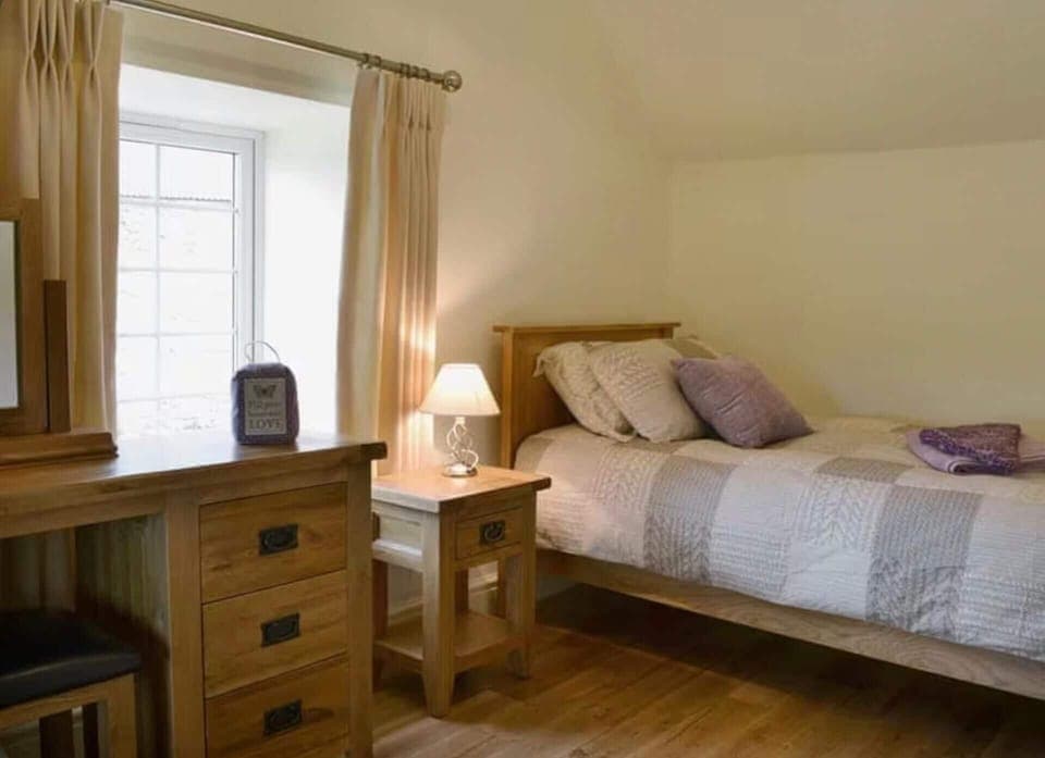 Cottage | 4 bedrooms, free WiFi, bed sheets