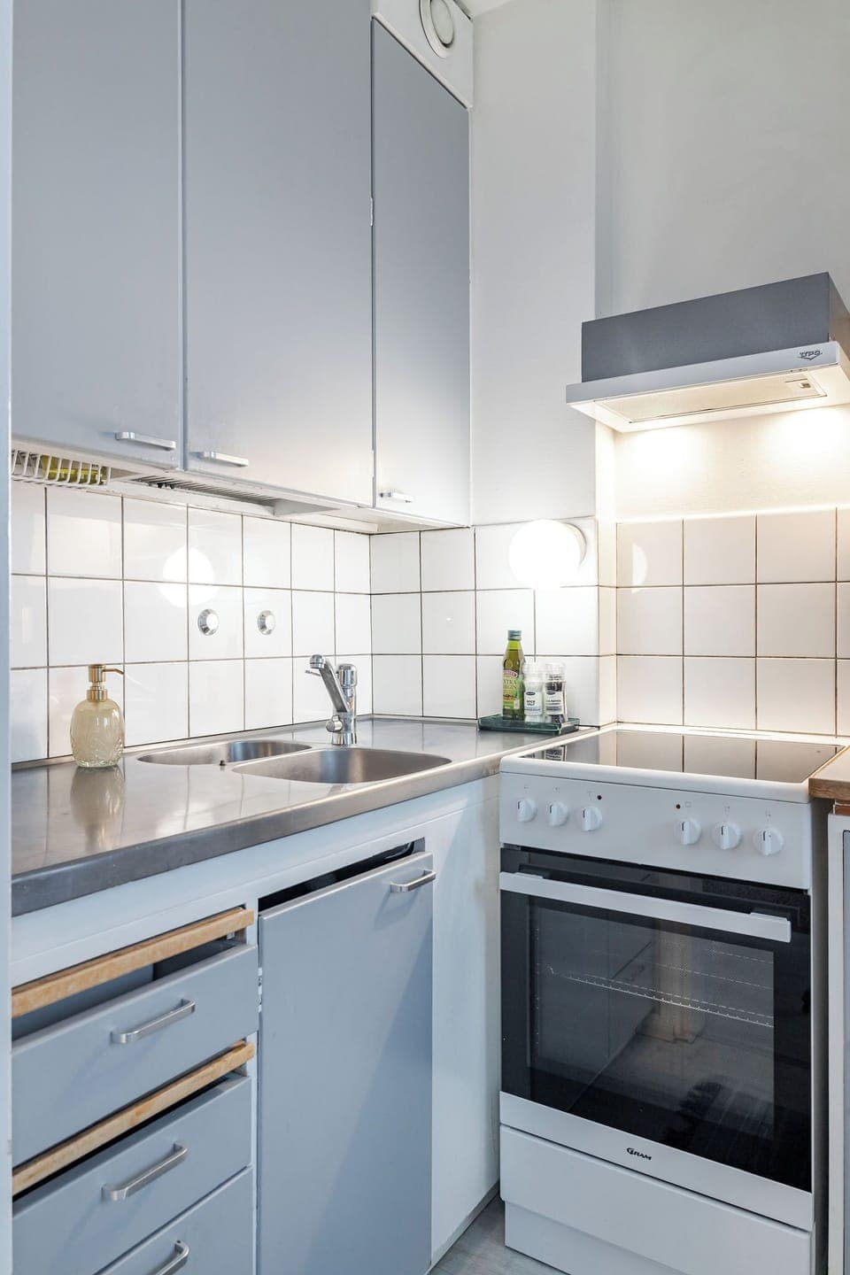 Comfort Studio, Balcony, City View | Private kitchen | Coffee/tea maker, electric kettle, toaster